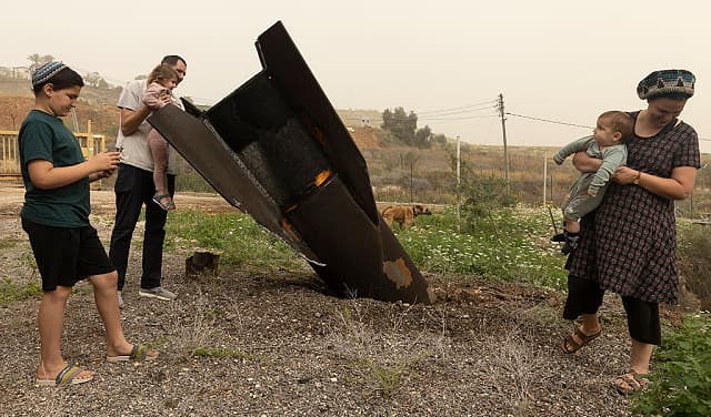 مسؤول إسرائيلي: الصواريخ البالستية ليست مطروحة بالمفاوضات الإيرانية – الأميركية