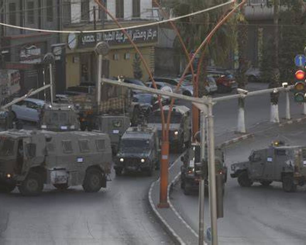 اقتحامات ومنع للتجوال وإغلاق طرق وتجريف أراضي في الضفة الغربية