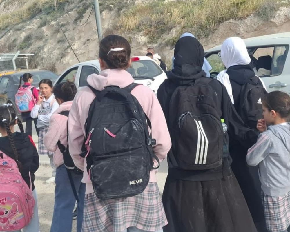 الاحتلال يمنع طلبة السواحرة الغربية من الذهاب لمدارسهم عبر حاجز الشياح