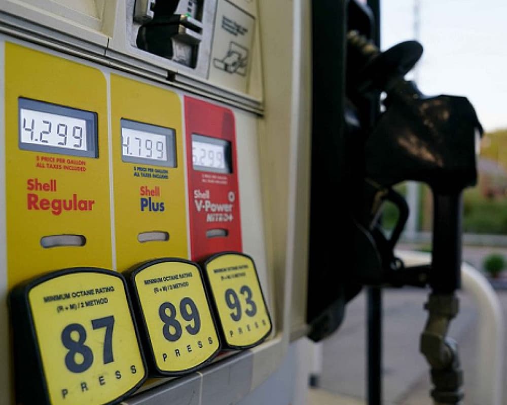 ارتفاع سعر البنزين 35 بالمئة في الولايات المتحدة منذ بدء الحرب على إيران