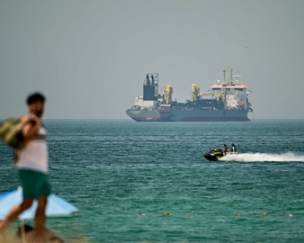 تحذيرات من ابتزاز سفن قرب هرمز وسط مخاوف من أزمة طاقة عالمية