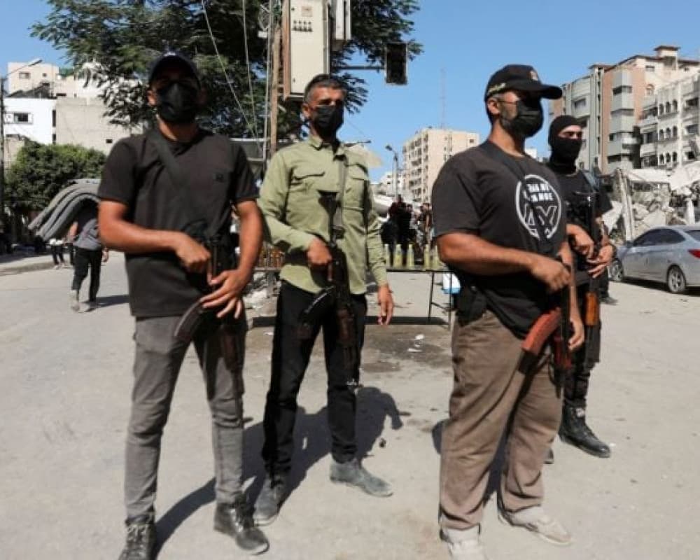 مليشيا متعاونة مع إسرائيل تختطف 25 فلسطينيا بينهم أطفال ونساء شرق غزة