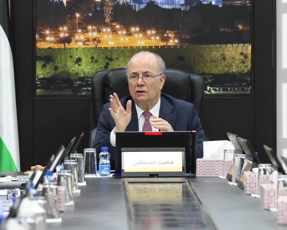 رئيس الوزراء يوجه بخصم رسوم ترخيص المركبات والرخص الشخصية للموظفين العموميين لعام 2026 من رصيد مستحقاتهم