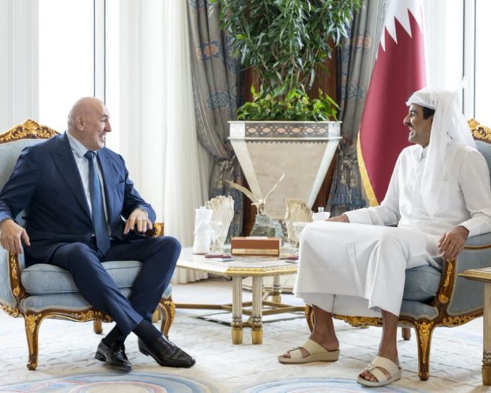 أمير قطر يبحث مع وزير الدفاع الإيطالي تعزيز التعاون العسكري وسط تصاعد التوترات الإقليمية
