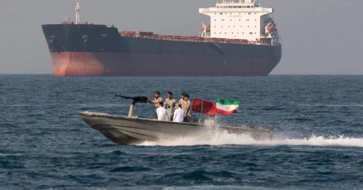 الحرس الثوري يعلن احتجاز سفينتين واقتيادهما للمياه الإقليمية الإيرانية