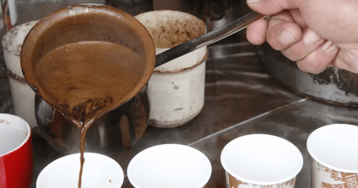 لماذا لم تنخفض أسعار القهوة محليا رغم تراجعها عالميا؟