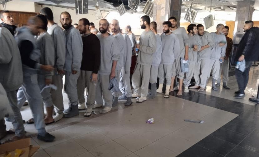 الاحتلال يفرج عن 24 معتقلًا من قطاع غزة