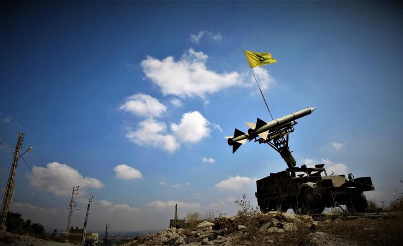 قيادي بحزب الله: لا أحد يستطيع نزع سلاحنا