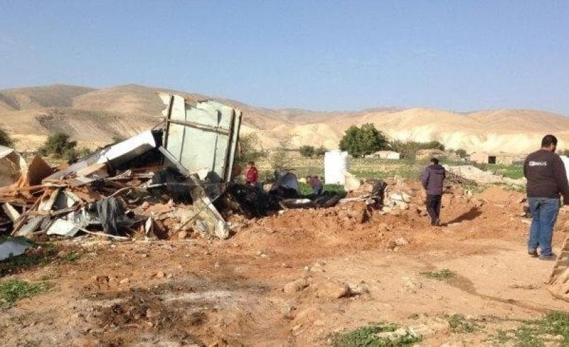 الاحتلال يهدم مسكنًا وبركس أغنام شرق أريحا