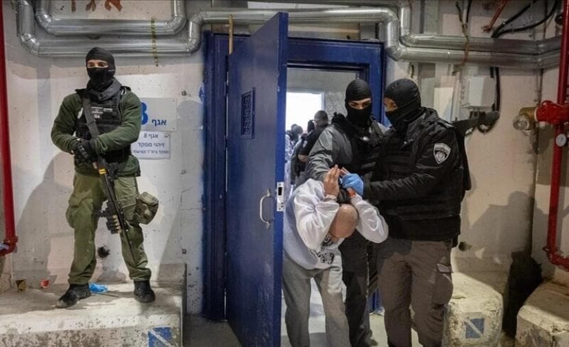 يوم الأسير الفلسطيني.. أعداد متزايدة وانتهاكات متصاعدة في سجون الاحتلال