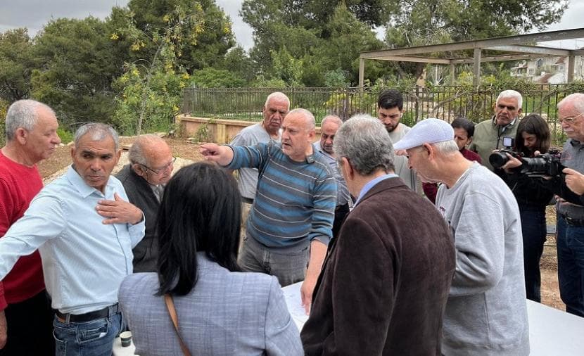 فلسطينيون يزورون قرية المجيدل المهجرة إحياءً لذكرى النكبة