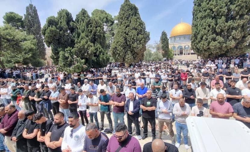 75 ألفًا يؤدون صلاة الجمعة في الأقصى