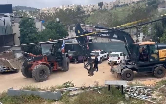 الاحتلال يجرف أراض في سلوان