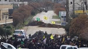 عشرات الاف النازحين يعودون إلى جنوب لبنان