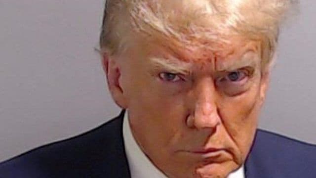 ترامب يعلن استمرار الحصار البحري على إيران رغم انفتاح "هرمز"