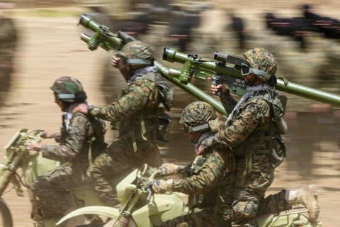 الإعلام العبري : إزالة خطر حزب الله وهمٌ ونتنياهو حوّل إسرائيل لمحميةٍ أمريكيّةٍ والجيش فشل خلال عاميْن بتدمير حماس